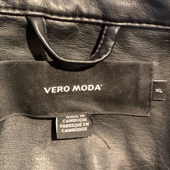 Motorcycle jacket. Size 10. Worn twice Mint condition. Not real leather. - Picture 3 of 3